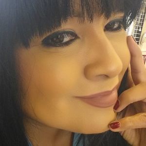 Meet your Posher, Qcoronita